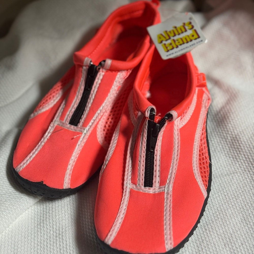 Women’s Alvin’s Island Water Shoes NWT